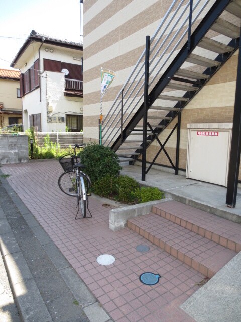 物件外観写真2　(エントランス部分)