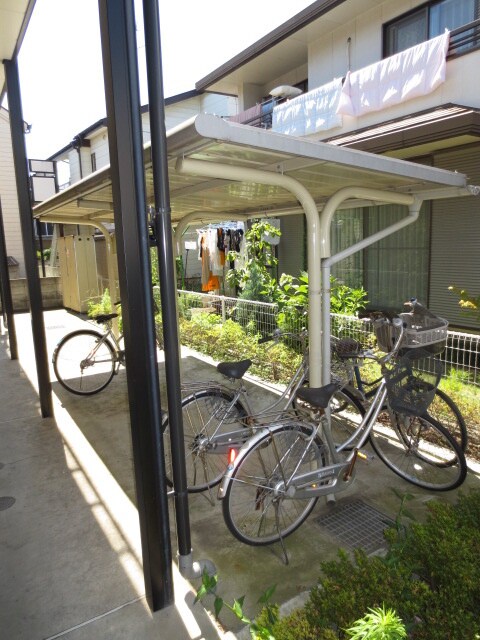 物件外観写真3　(駐輪場)