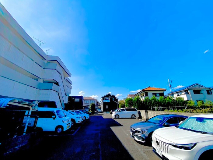 物件外観写真5　(駐車場)