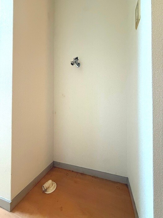 物件内観写真14　(洗濯機置場)