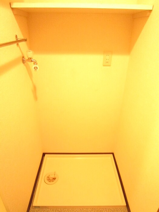 物件内観写真11　(洗濯機置場)