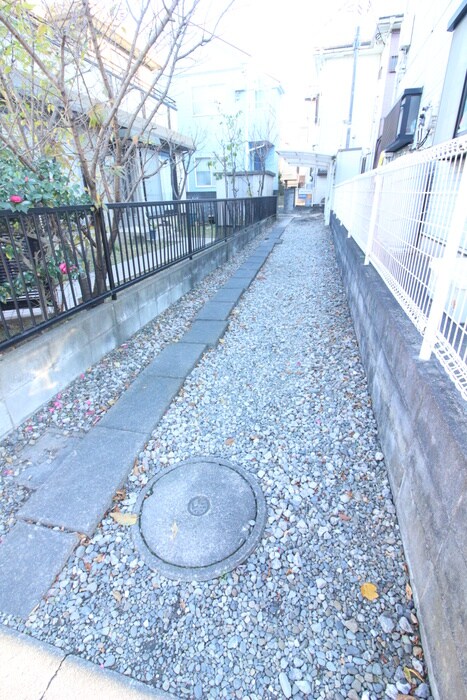 物件外観写真4　(エントランス部分)