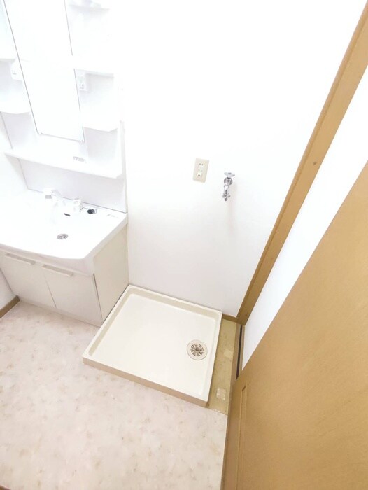 物件内観写真13　(洗濯機置場)