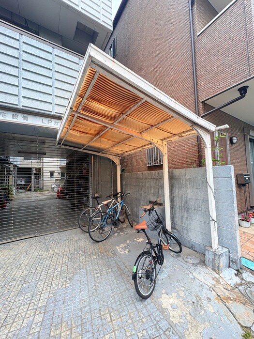 物件外観写真3　(駐輪場)