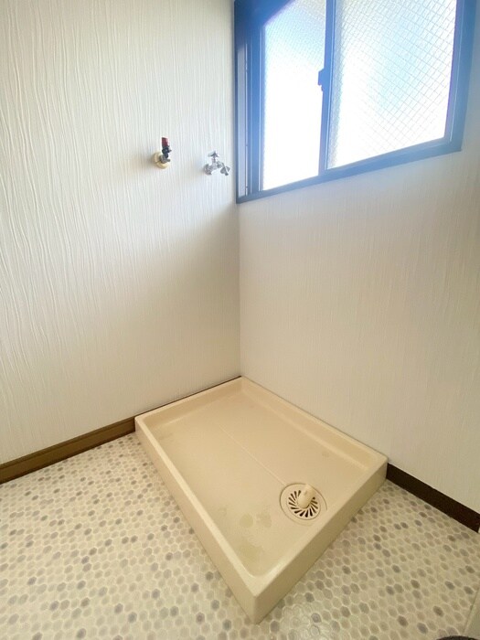 物件内観写真12　(洗濯機置場)