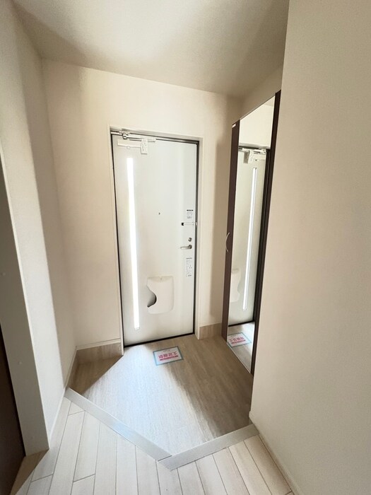 物件内観写真16　(玄関)