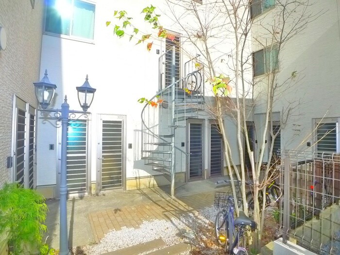 物件外観写真5　(エントランス部分)