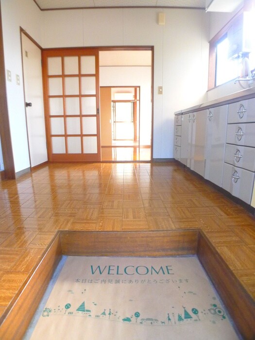 物件内観写真16　(玄関)