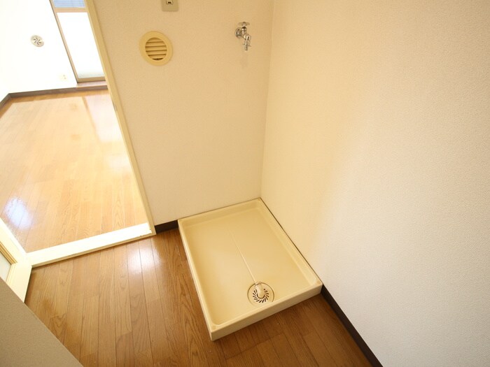 物件内観写真15　(洗濯機置場)