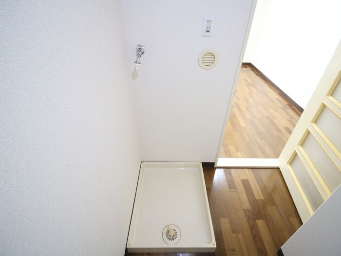 物件内観写真15　(洗濯機置場)