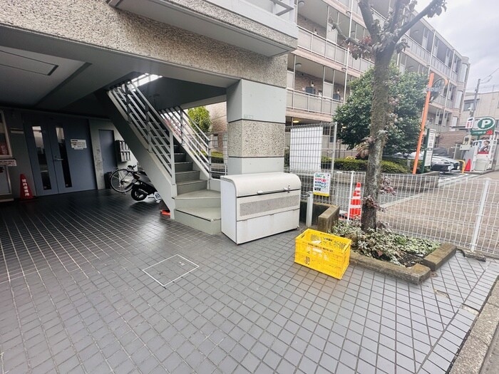 物件外観写真2　(エントランス部分)