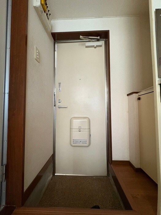 物件内観写真11　(玄関)