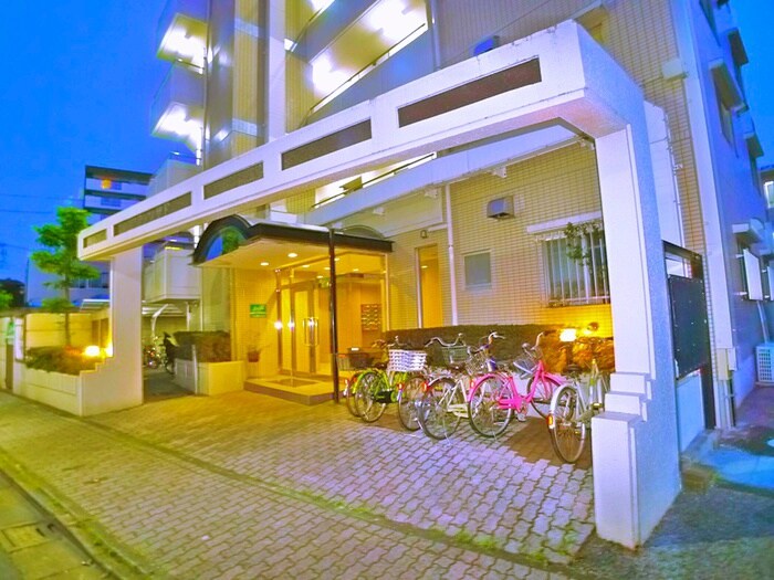 物件外観写真3　(エントランス部分)