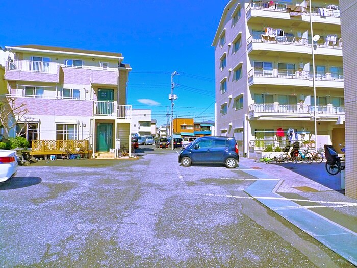 物件外観写真6　(駐車場)