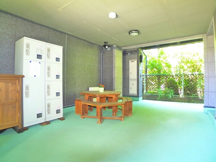 物件外観写真5　(エントランス部分)