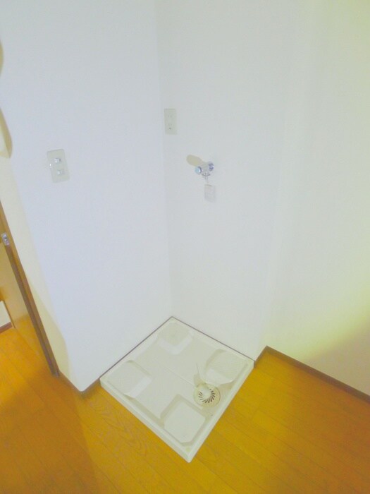 物件内観写真15　(洗濯機置場)