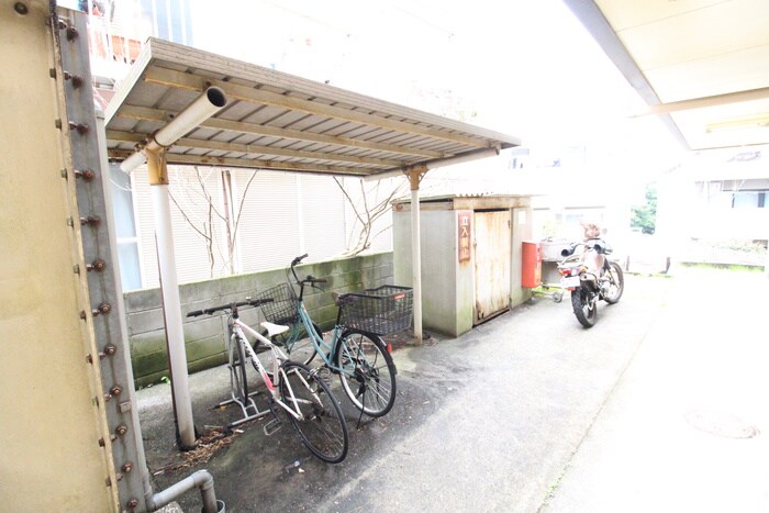 物件外観写真5　(駐輪場)