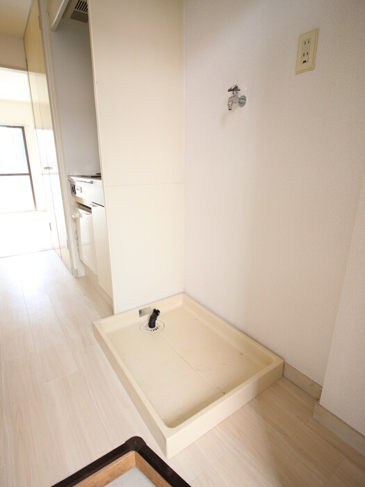 物件内観写真12　(洗濯機置場)