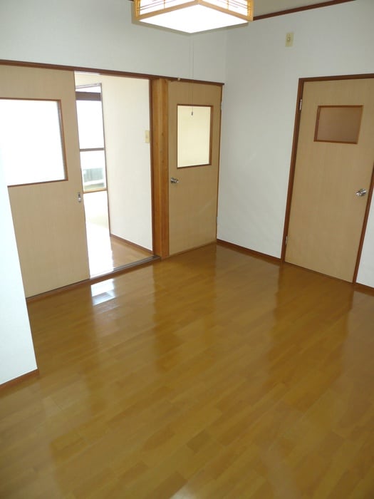 物件内観写真2　(居室)