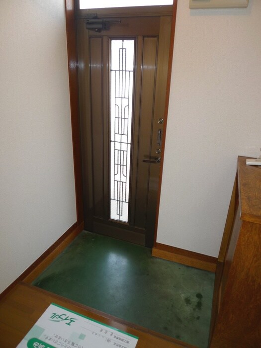 物件内観写真11　(玄関)