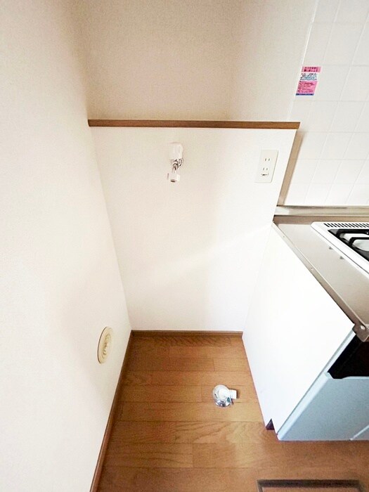 物件内観写真10　(洗濯機置場)