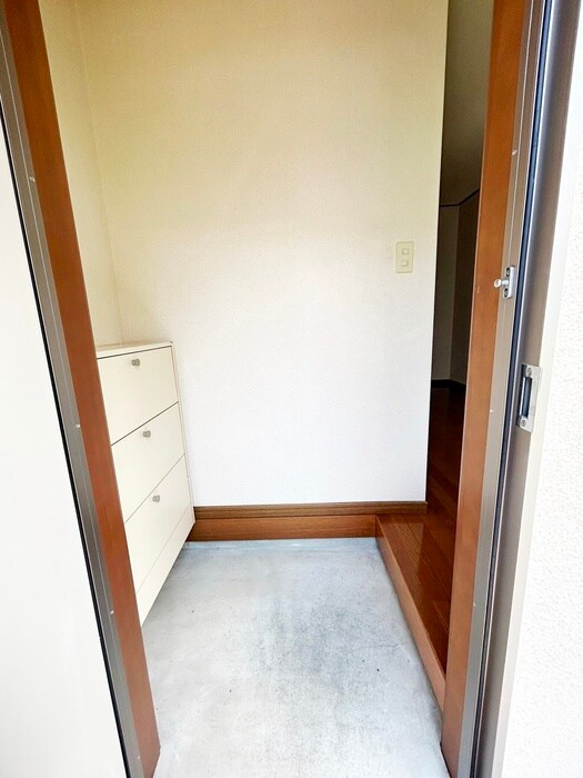 物件内観写真17　(玄関)