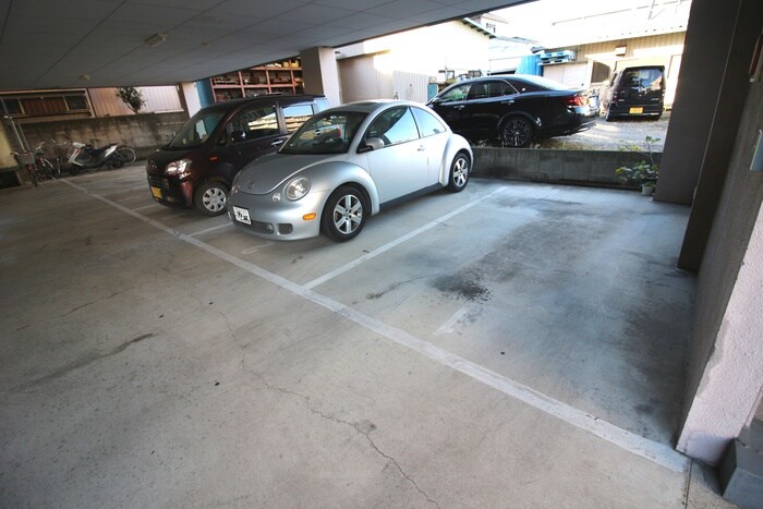 物件外観写真4　(駐車場)