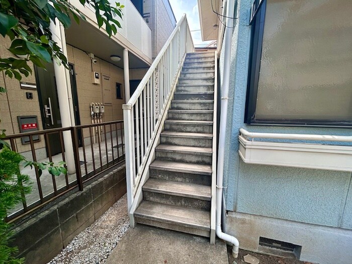 物件外観写真2　(エントランス部分)