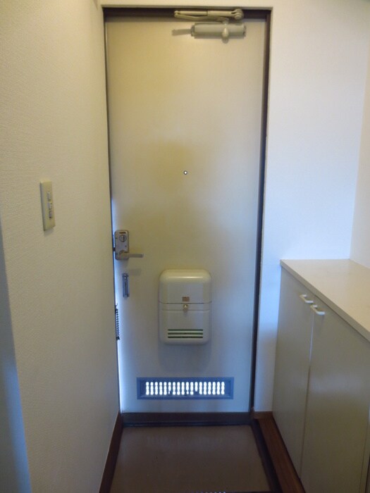 物件内観写真7　(玄関)