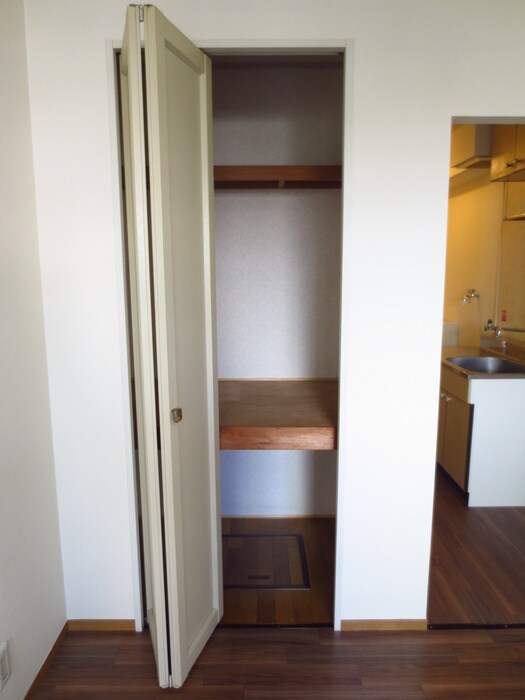 物件内観写真15　(収納)