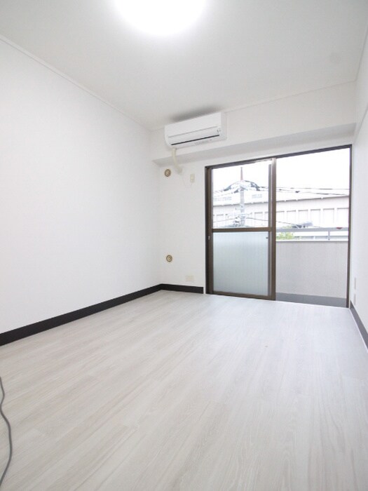 物件内観写真4　(居室)