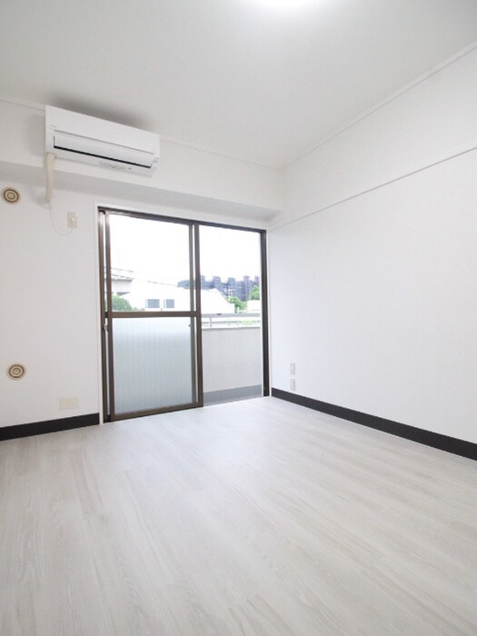 協栄ハイツの居室