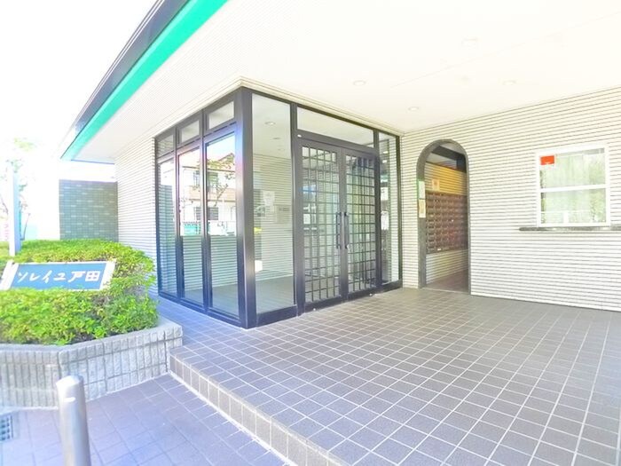 物件外観写真2　(エントランス部分)