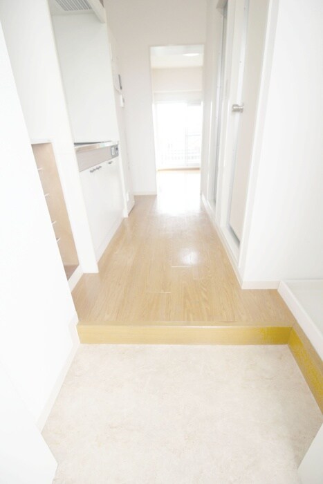 物件内観写真16　(玄関)