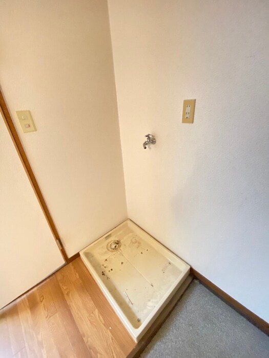 物件内観写真8　(洗濯機置場)