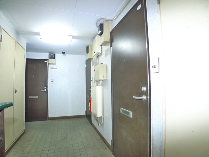 物件外観写真6　(エントランス部分)