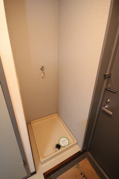 物件内観写真9　(洗濯機置場)