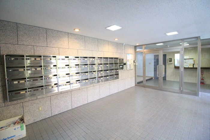 物件外観写真6　(エントランス部分)