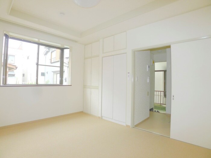 物件内観写真8　(室内からの展望)