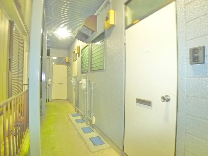 物件外観写真5　(エントランス部分)