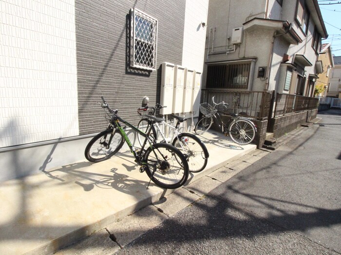 物件外観写真4　(駐輪場)