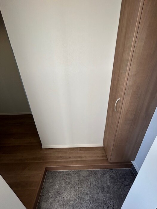 物件内観写真4　(玄関)