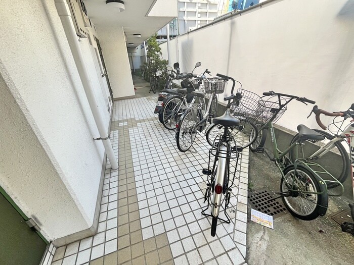 物件外観写真3　(駐輪場)