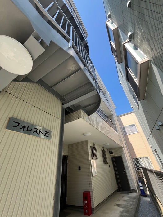 物件外観写真2　(エントランス部分)