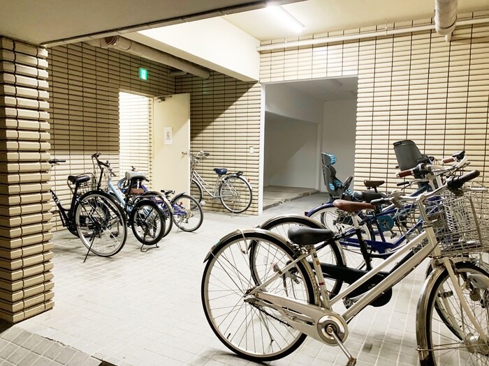 物件外観写真4　(駐輪場)