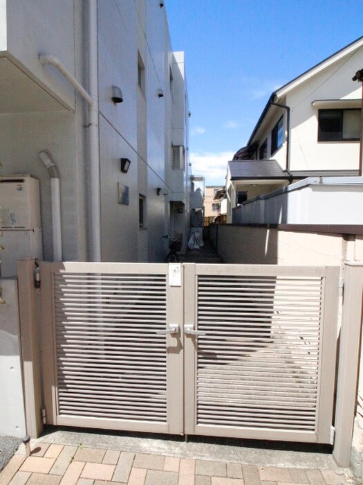 物件外観写真5　(エントランス部分)