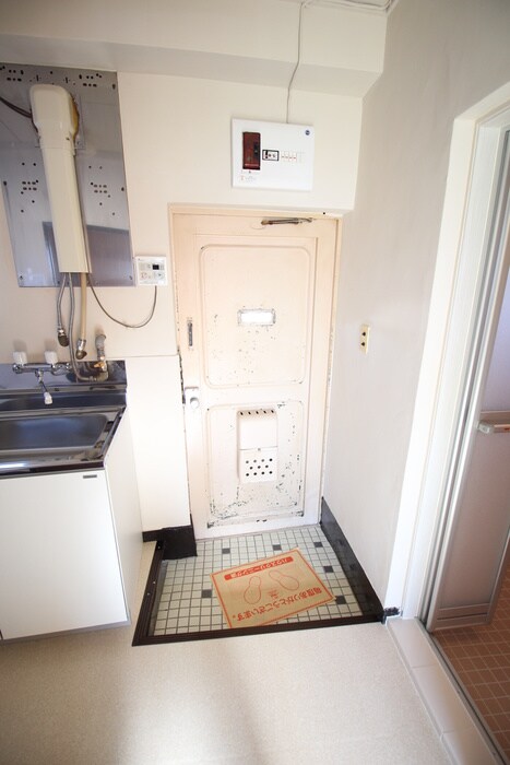 物件内観写真7　(玄関)