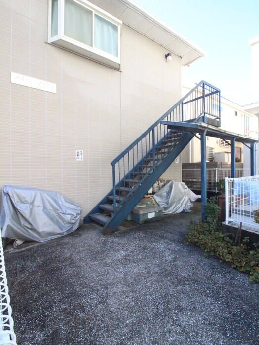 物件外観写真3　(エントランス部分)