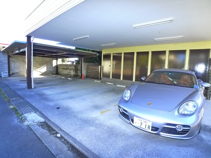 物件外観写真5　(駐車場)