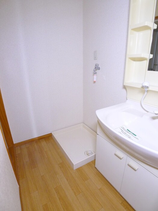 物件内観写真13　(洗濯機置場)